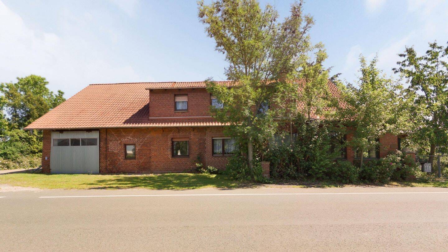 Immobilie in Stolzenau - Viel Platz, vielseitige Nutzung - großzügiges Zweifamilienhaus mit idyllischem Naturgarten - Bild 0