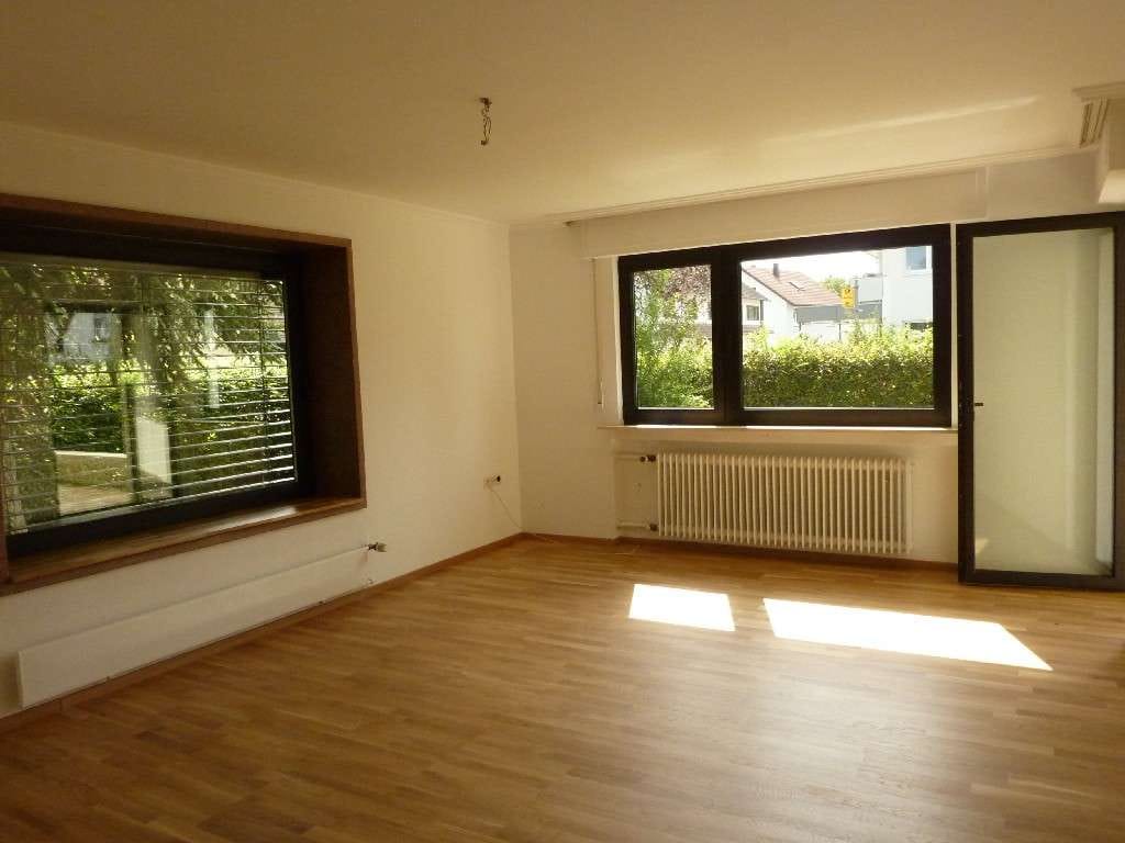 Immobilie in Hügelsheim - 2-3-Fam.haus, Hügelsheim, gute Wohnlage, Tgl-Bäder, Grundstück 1149m² + 3 Garagen. Vermietet - Bild 1