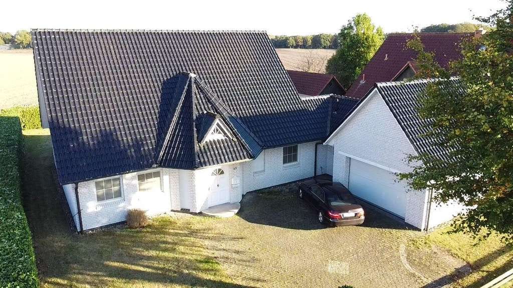 Immobilie in Kutenholz - Architektenhaus in Kutenholz - individuell geplant, massiv gebaut, bezugsfrei auf 1.003 m² - Bild 0
