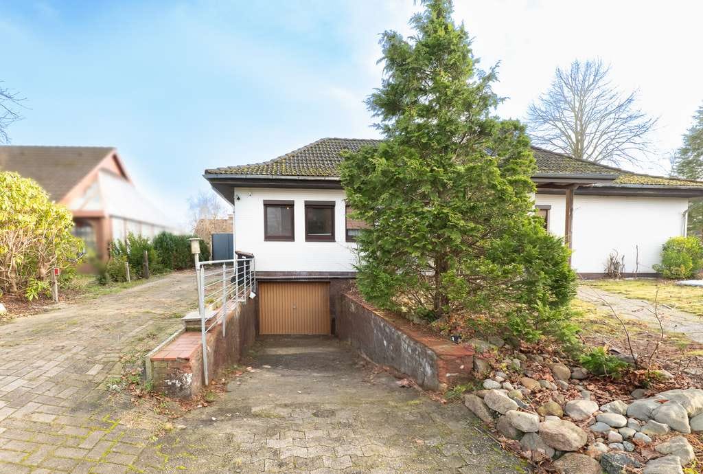 Immobilie in Cadenberge - Exklusiver Bungalow: Sonne, Kaminkomfort und viel Platz im Garten - Bild 1