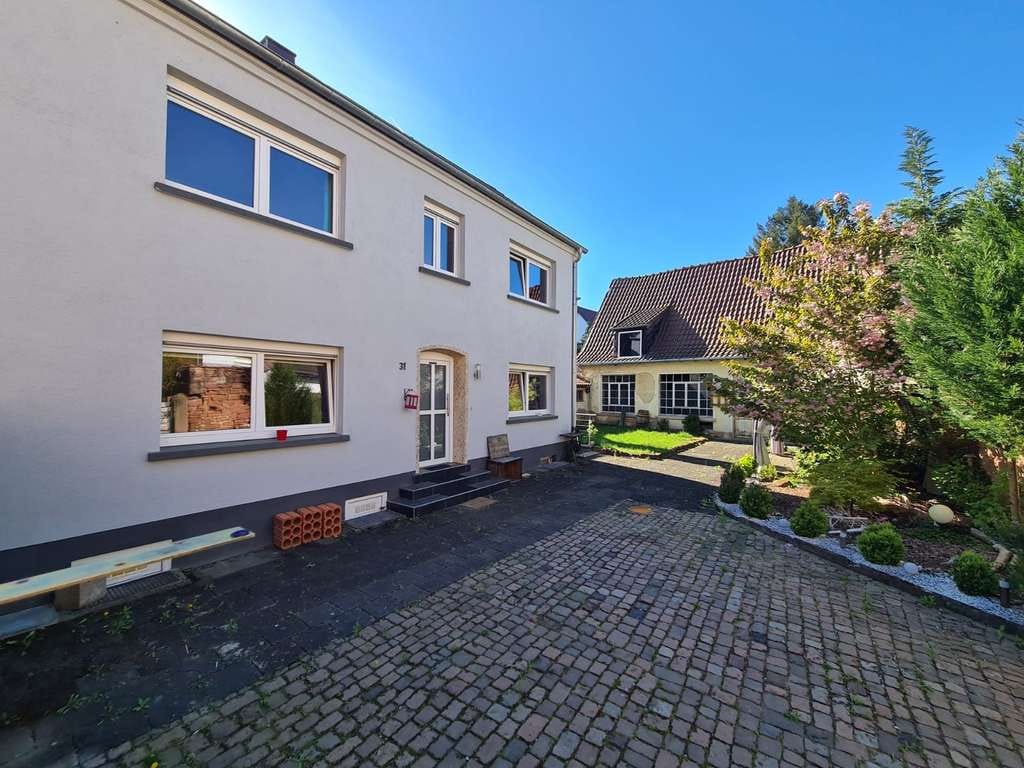 Immobilie in Enkenbach-Alsenborn - Enkenbach - Attraktives Gebäudeensemble mit Einfamilienhaus und Scheune - Bild 0