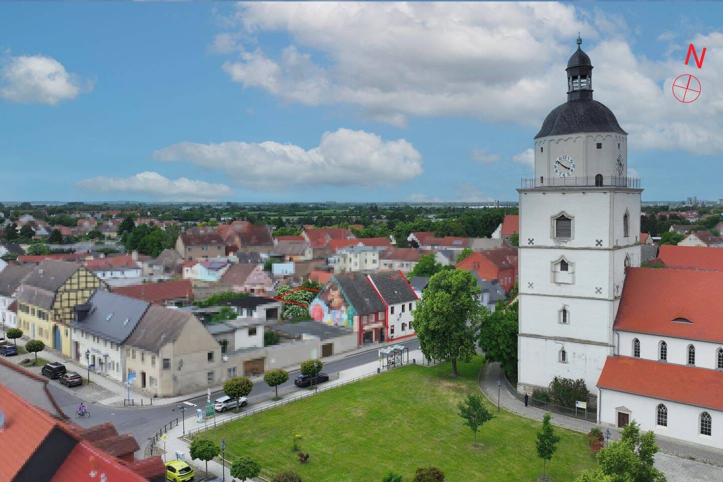 Immobilie in Barby - Teilsaniertes Stadthaus im Herzen von Barby: Innenhof, Garage & Ausbaureserve mit viel Potenzial - Bild 2