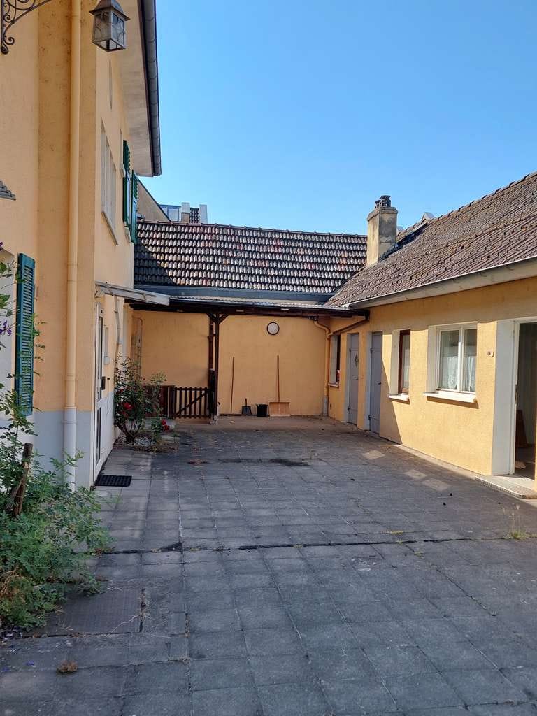 Immobilie in Eltville am Rhein - Stilvolles Zweifamilienhaus mit Hof Und Nebengebäude in zentraler Lage von Eltville-Erbach  - Bild 2