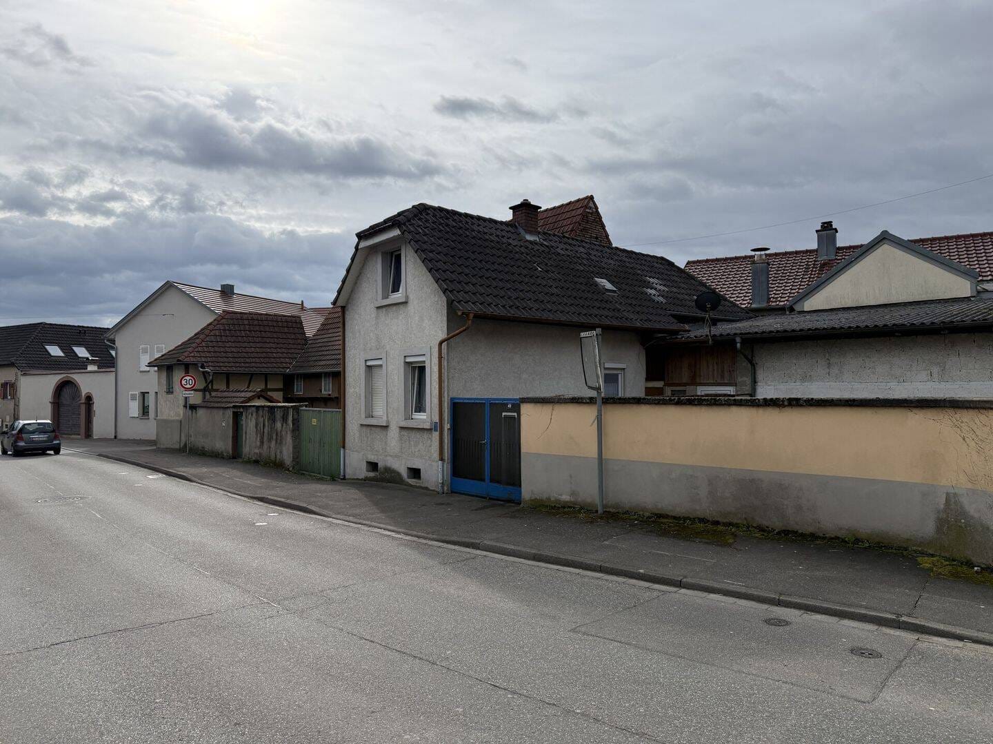Immobilie in Ihringen - Kompaktes Einfamilienhaus in Ihringen - bezahlbares Eigentum mit Ausbaupotenzial - Bild 1