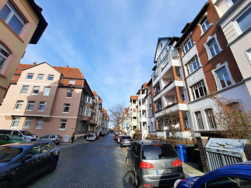 Immobilie in Hildesheim - Mehrfamilienhaus mit 4 großzügigen Wohnungen und Ausbaureserve im Dachgeschoss - Bild 1