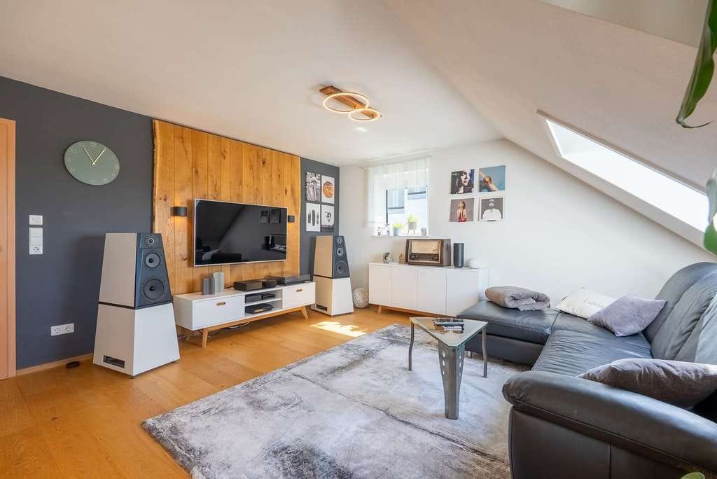 Immobilie in Bellenberg - Ihr neues Zuhause mit Panorama-Blick – moderne 5-Zimmer-Maisonette in Bellenberg - Bild 2
