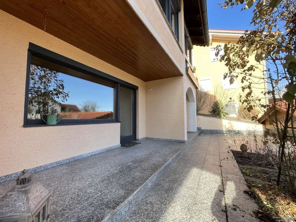 Immobilie in Winzer - Schönes Zweifamilienhaus mit Garten - familienfreundlich & vielseitig! - Bild 3