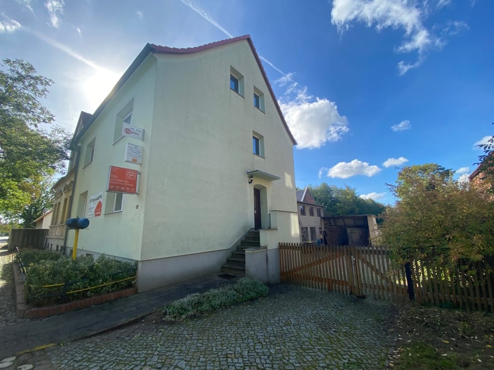 Immobilie in Genthin - Leeres Haus und tolles Grundstück - lassen Sie alle Ihre Wohnträume wahr werden ! - Bild 1