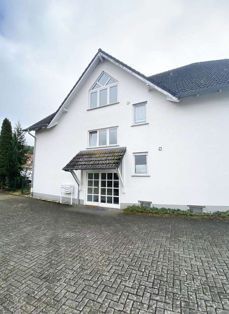 Immobilie in Hargesheim - Gepflegte 3-Zimmer-EG-Wohnung mit Garten in ruhiger Lage – attraktive Kapitalanlage - Bild 1