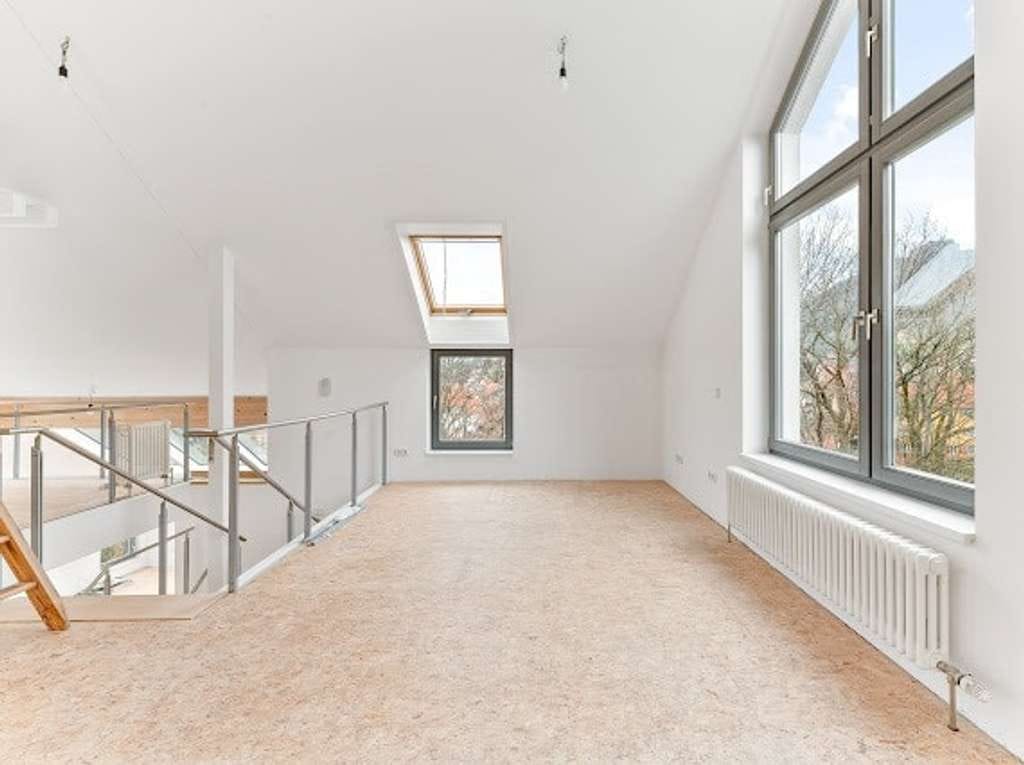 Immobilie in Neuffen - Architektur statt Standard - offenes Wohnhaus mit Galerie und viel Licht in Neuffen - Bild 2