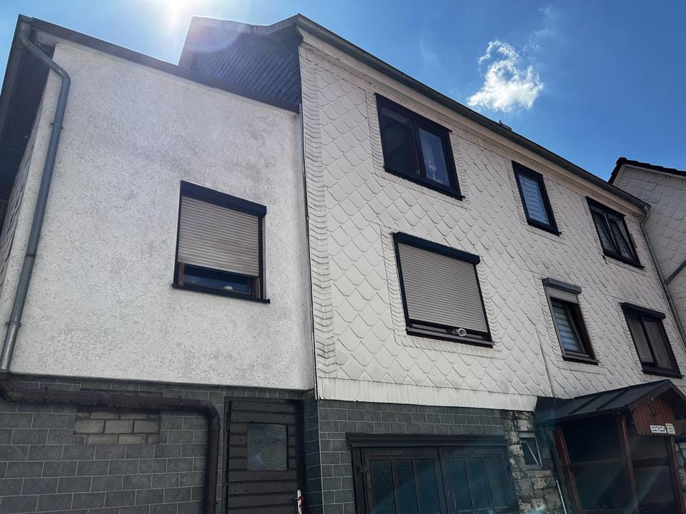 Immobilie in Geratal - 13 % Brutto-Mietrendite! Vermietetes 2-Familienhaus in Frankenhain zu verkaufen! - Bild 0