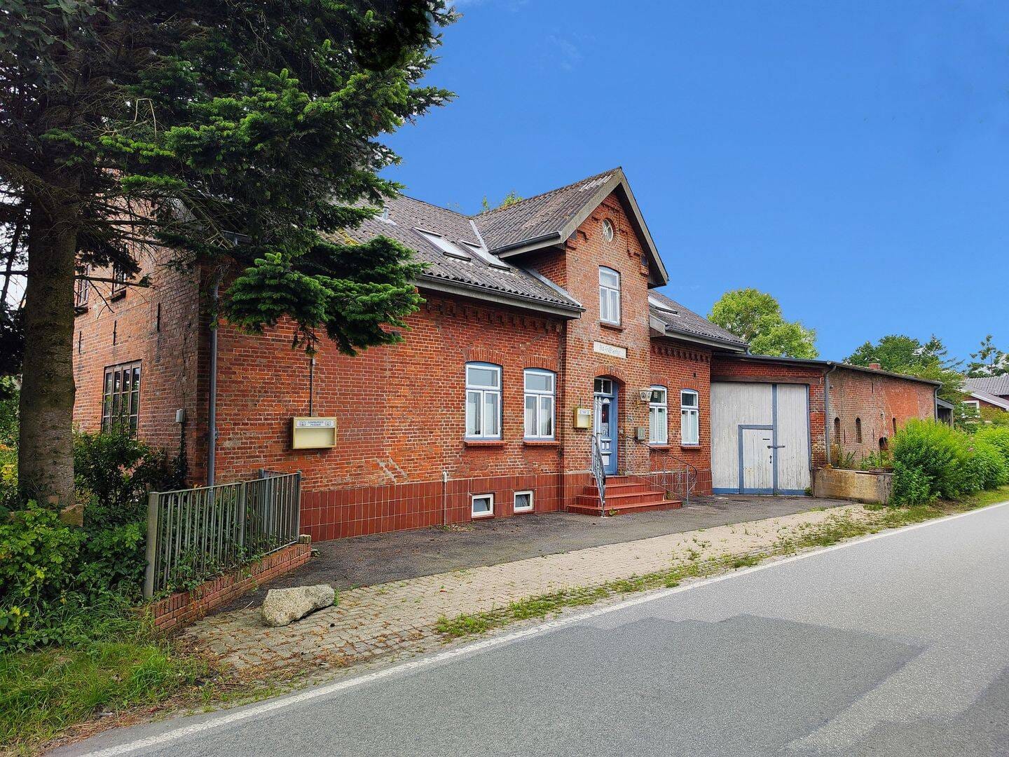 Immobilie in Dagebüll - Historisches Gebäude mit 3 Wohnungen und Scheune, Stall und Weidefläche/Pferdekoppel - in Dagebüll / Nordsee !- Sanierungsbedürftig- neuer Preis !!! - Bild 3