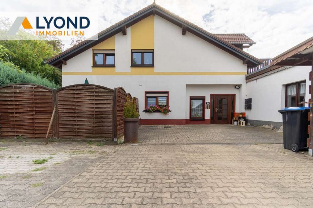 Immobilie in Lucka - Gepflegtes Mehrfamilienhaus in Lucka inkl. 1.100 m² Baugrundstück. - Bild 0