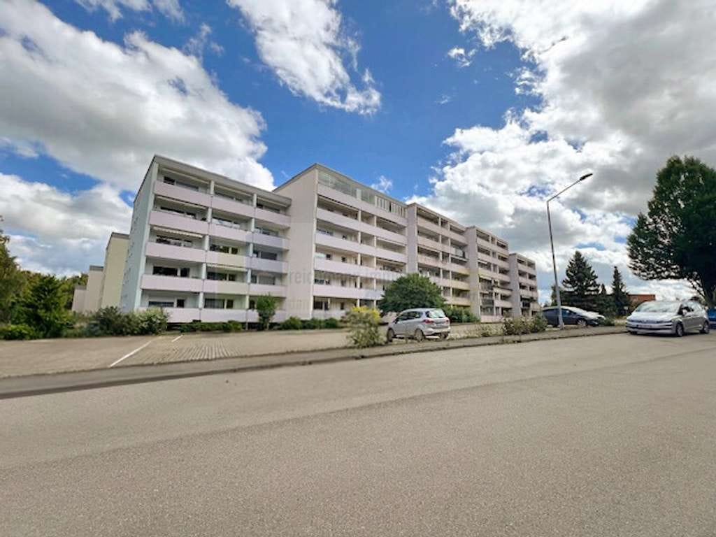 Immobilie in St. Georgen im Schwarzwald - St. Georgen – 4,5-Zimmer-Eigentumswohnung mit Balkon, Tiefgarage und schönem Blick in den Wald – ruh - Bild 0
