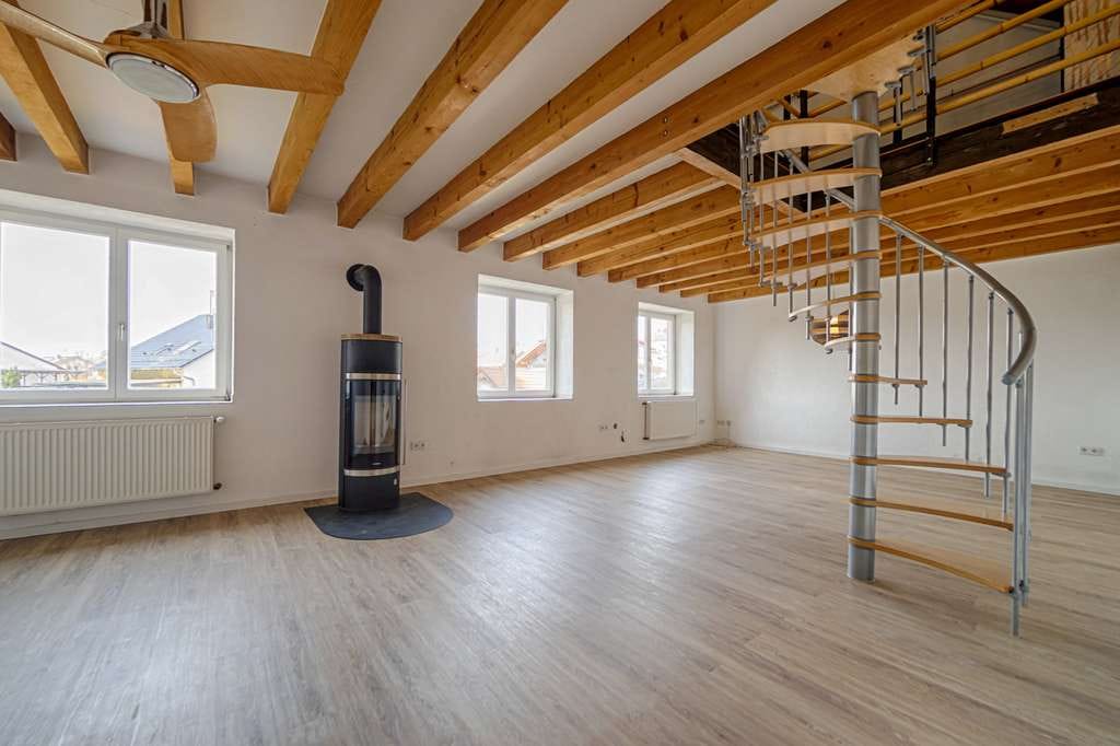 Immobilie in Neckarbischofsheim - Wohnen mit Charakter: Maisonette-Wohnung in ausgebauter Scheune am Waldrand mit Sonnenterrasse - Bild 0