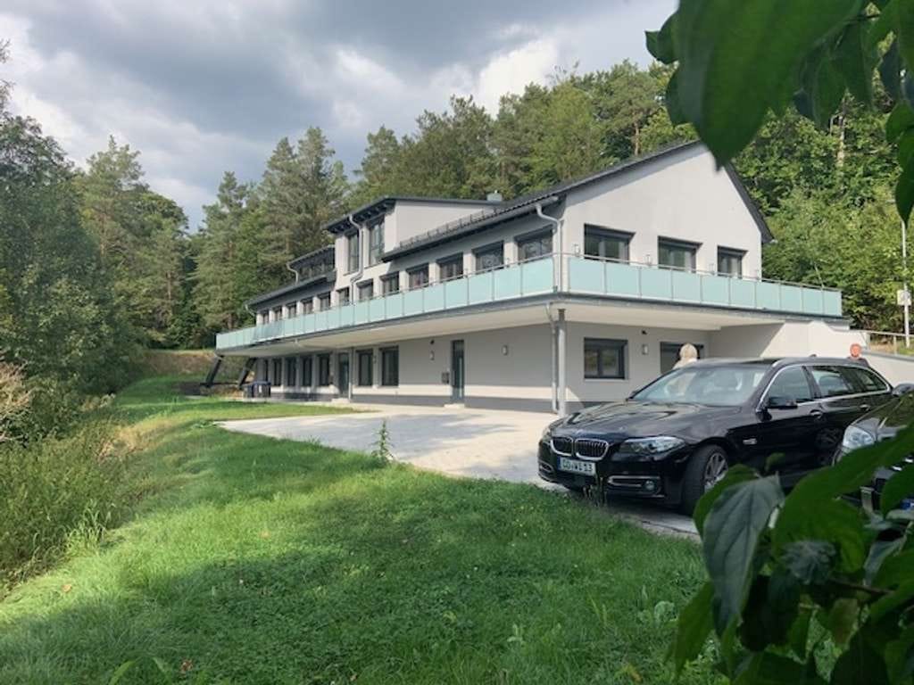 Immobilie in Obertrubach - Traumhafte 123 m² - EG-Wohnung , herrlicher Blick über die Fränkische Schweiz - Top Energiewerte! - Bild 1