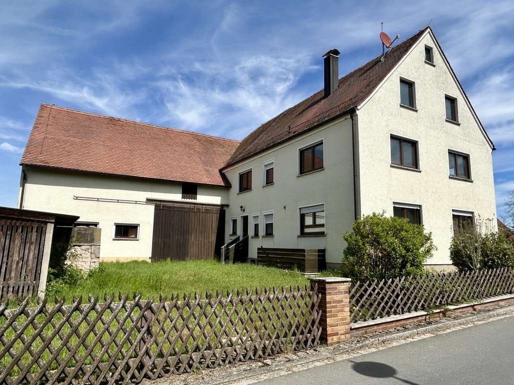 Immobilie in Kalchreuth - Ehemaliger Bauernhof mit Scheune und Nebengebäuden - Bild 1