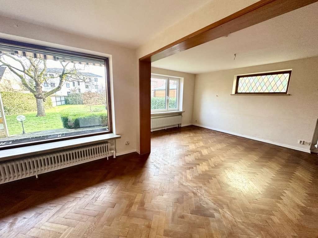 Immobilie in Büdelsdorf - Besonders familiengerechtes, charmantes Einfamilienhaus mit Doppelgarage und tollem Garten! - Bild 3
