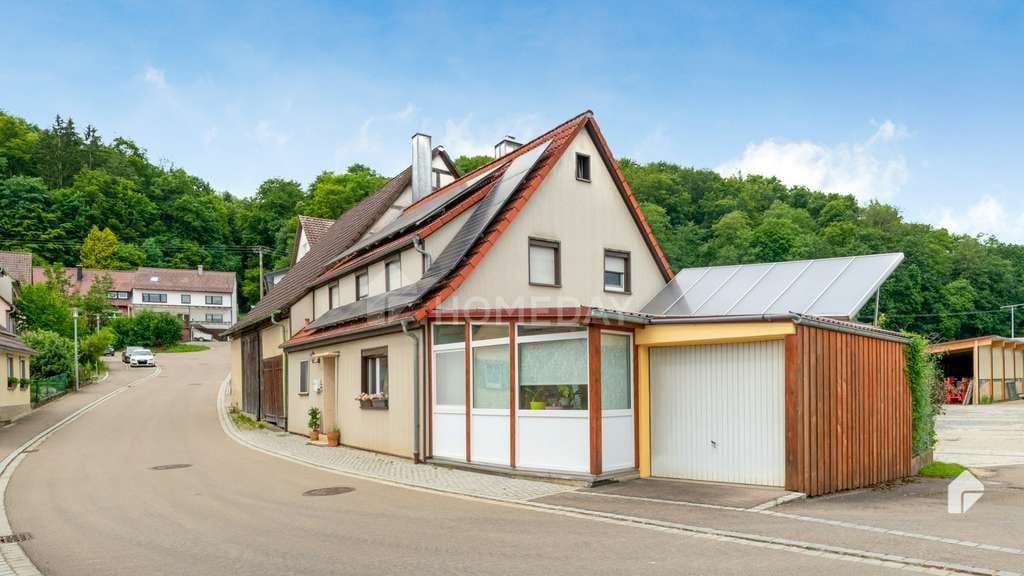 Immobilie in Lonsee - Einziehen und Wohlfühlen – Ansprechendes Einfamilienhaus mit Schrebergarten, Garage und Solaranlage - Bild 0