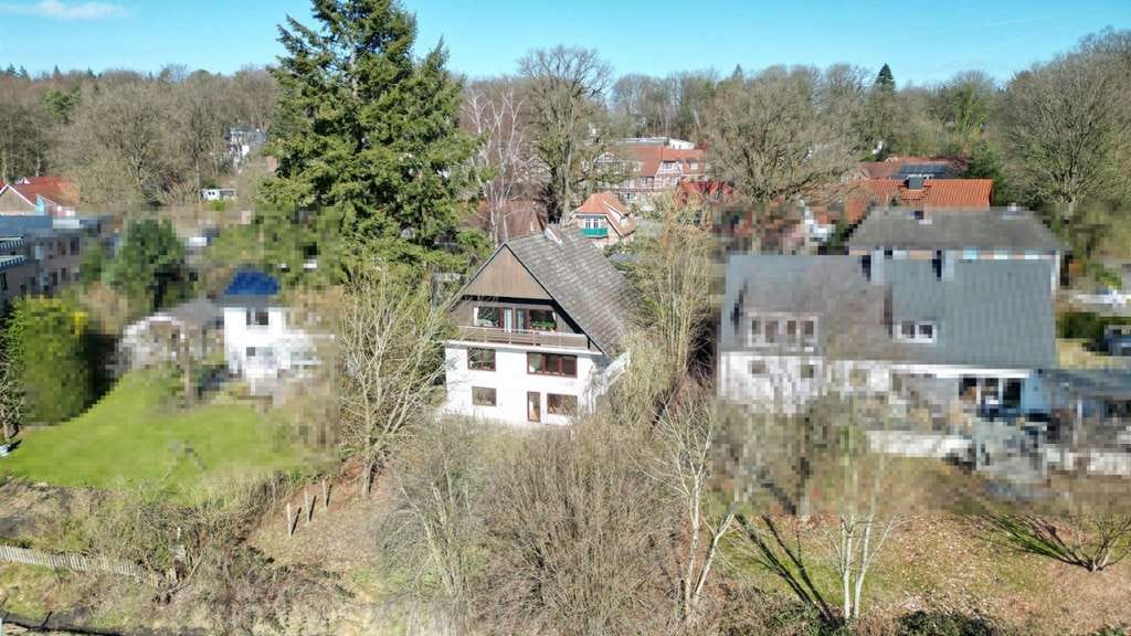 Immobilie in Bendestorf - Zweifamilienhaus in schöner, zentraler Ortslage (DG vermietet) - Bild 0