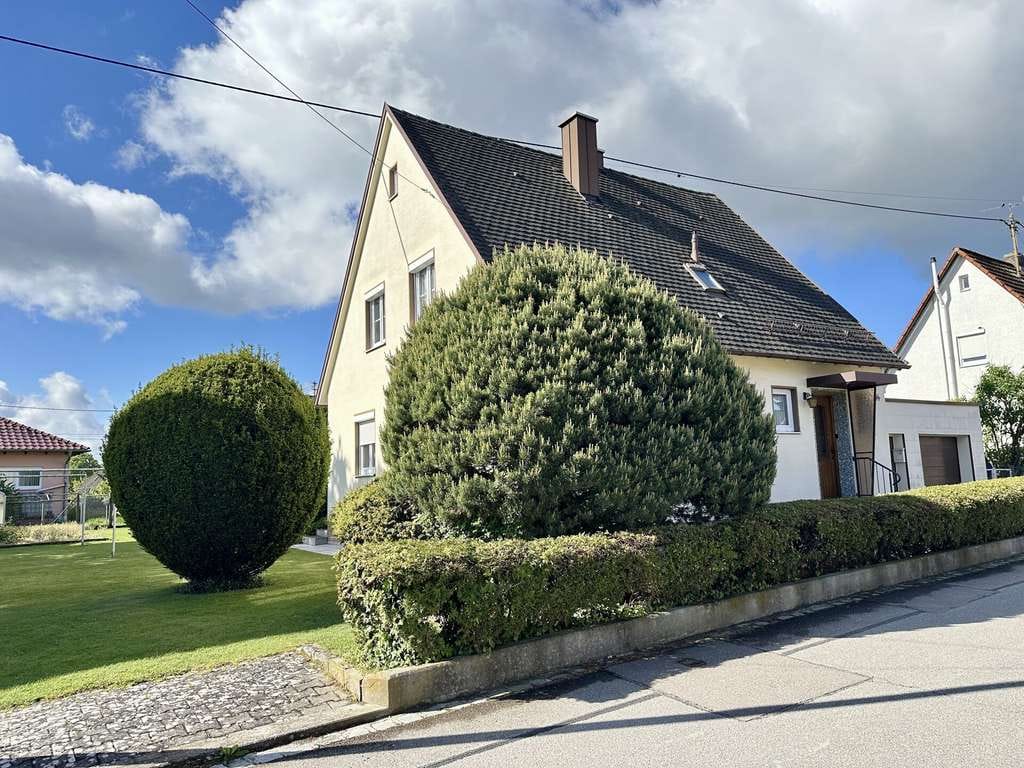 Immobilie in Gablingen - Einfamilienhaus mit gepflegtem Garten und PV‑Anlage in Lützelburg - Bild 2