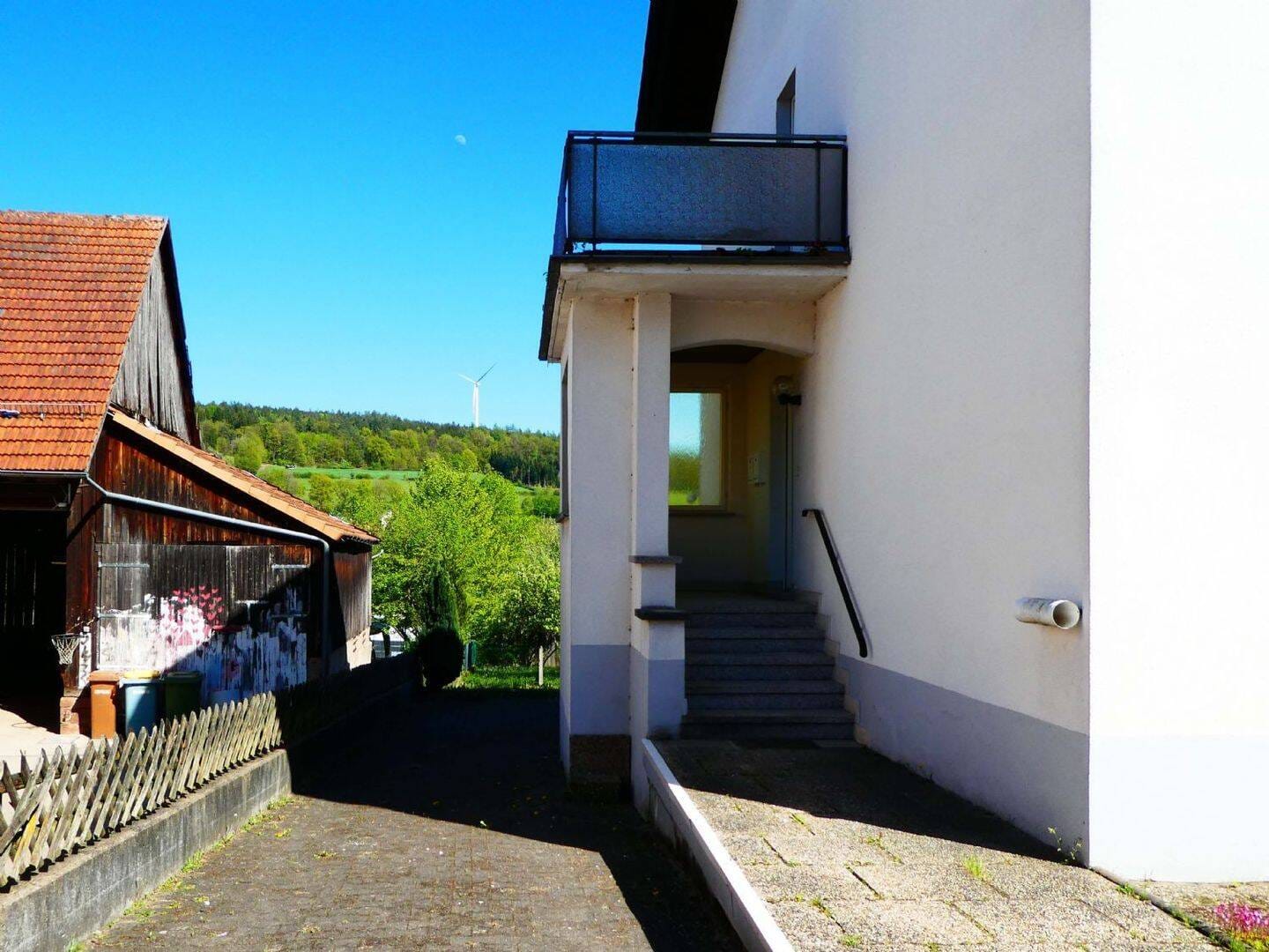 Immobilie in Wächtersbach - AUMÜLLER-Immobilien - Sympathisches Zweifamilienhaus mit zwei 3-Zi-Wohnungen, Garage und Garten - Bild 4