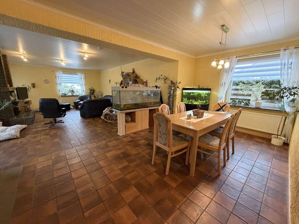 Immobilie in Süderlügum - Viel Platz für Ihre großzügigen Wohnträume – Haus mit Einliegerwohnung und Seele - Bild 2