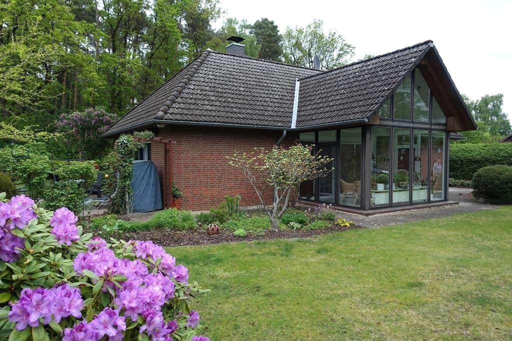 Immobilie in Handeloh - Wohnen am Waldrand und mitten im Dorf - Haus mit Wintergarten und Ausbaureserve in Handeloh - Bild 3
