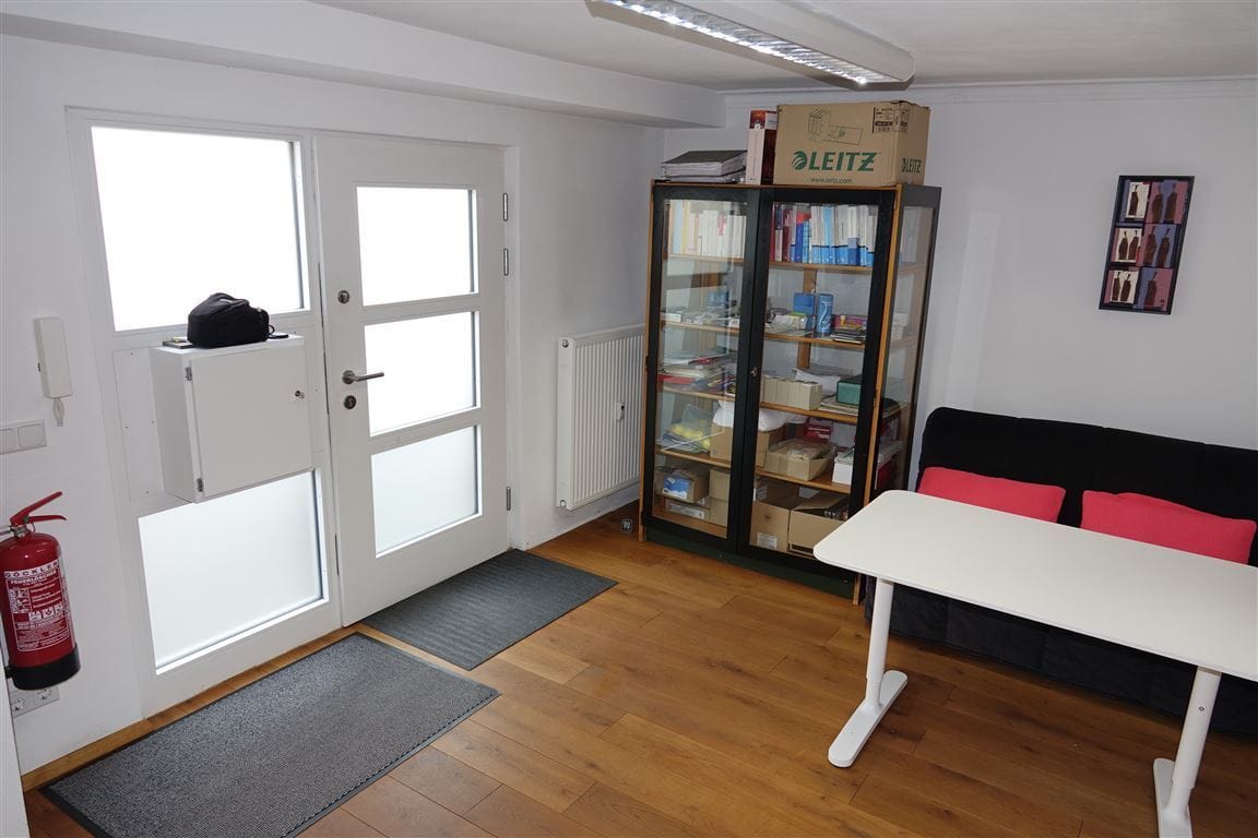 Immobilie in Lauffen am Neckar - LAUFFEN a.N.: TEILSANIERTES REH m. ELW IN ORTSKERNLAGE! - Bild 1