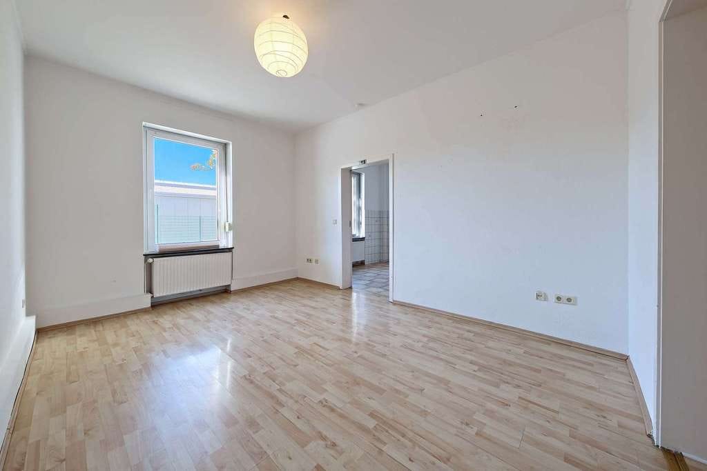 Immobilie in Witten - Kapitalanlage in zentraler Lage von Witten – Vier Wohneinheiten, Garten, Stellplätze und Garage - Bild 2