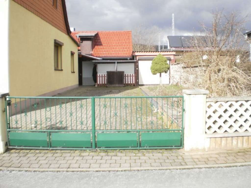 Immobilie in Wallhausen - Teilsanierte Doppelhaushälfte in Wallhausen - Bild 1