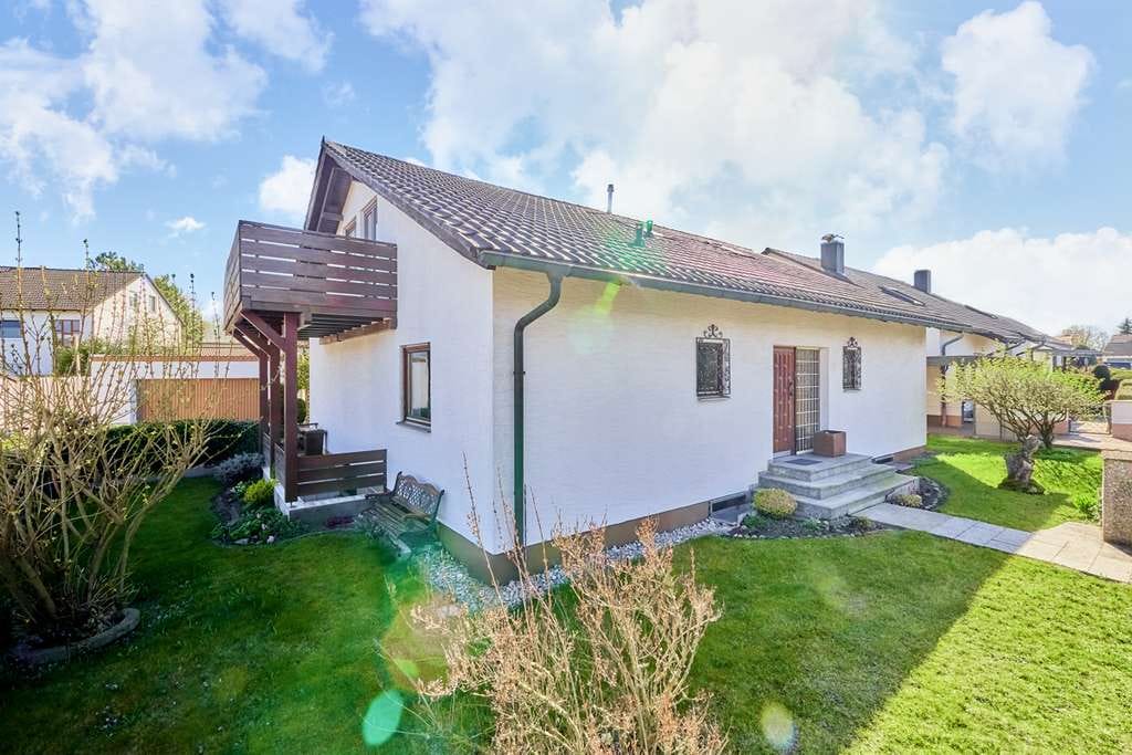 Immobilie in Friedberg - **RAUMWUNDER - FÜR GROSSE FAMILIEN ODER 2 GENERATIONEN - MIT LIEBE RENOVIEREN - MIT FREUDE WOHNEN** - Bild 1