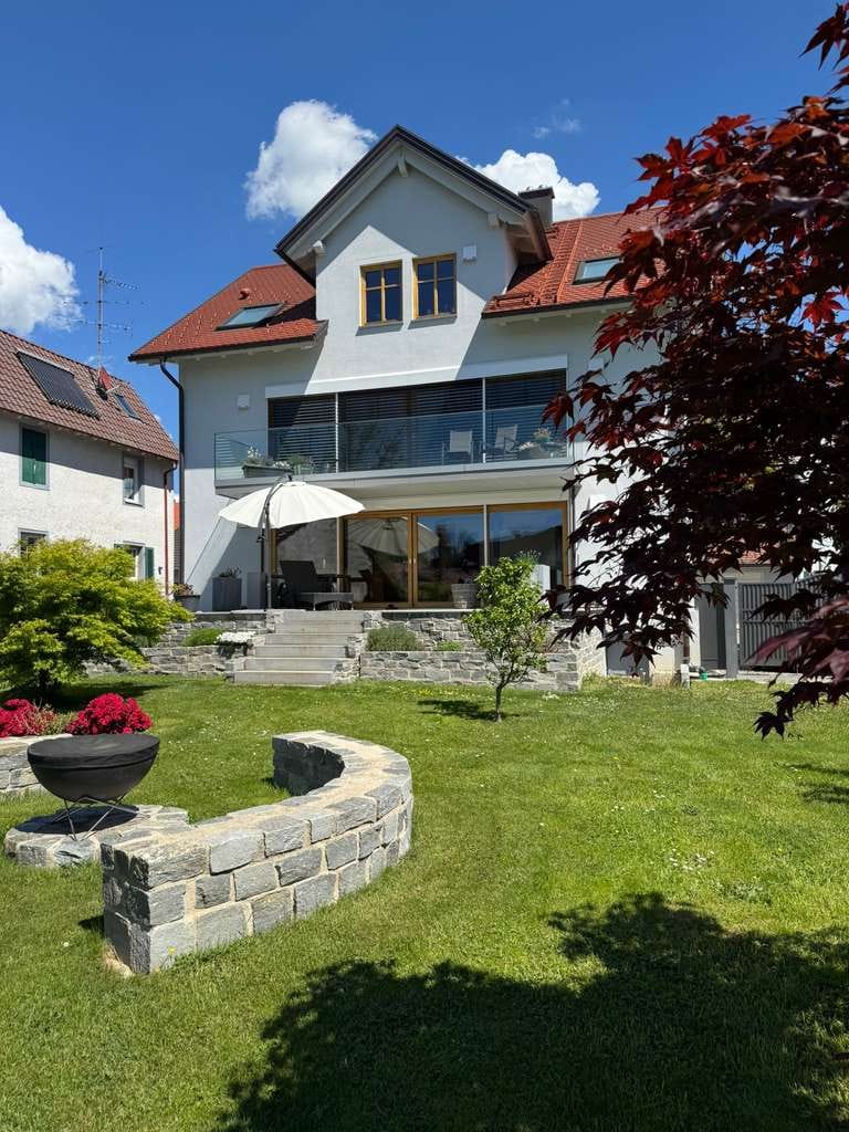 Immobilie in Heiligenberg - Großzügiges Familienhaus mit separater Wohnung – kernsaniert 2021, provisionsfrei - Bild 0