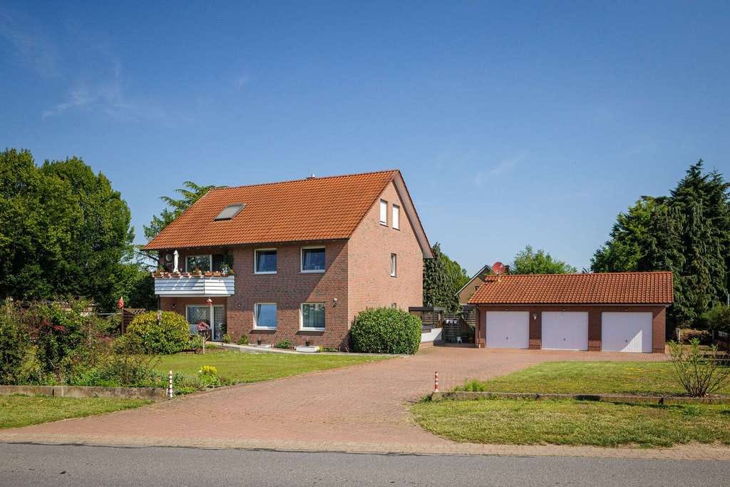 Immobilie in Rahden - Voll vermietet, gepflegt und werthaltig – 3-Familienhaus mit Garagen als attraktive Kapitalanlage - Bild 0