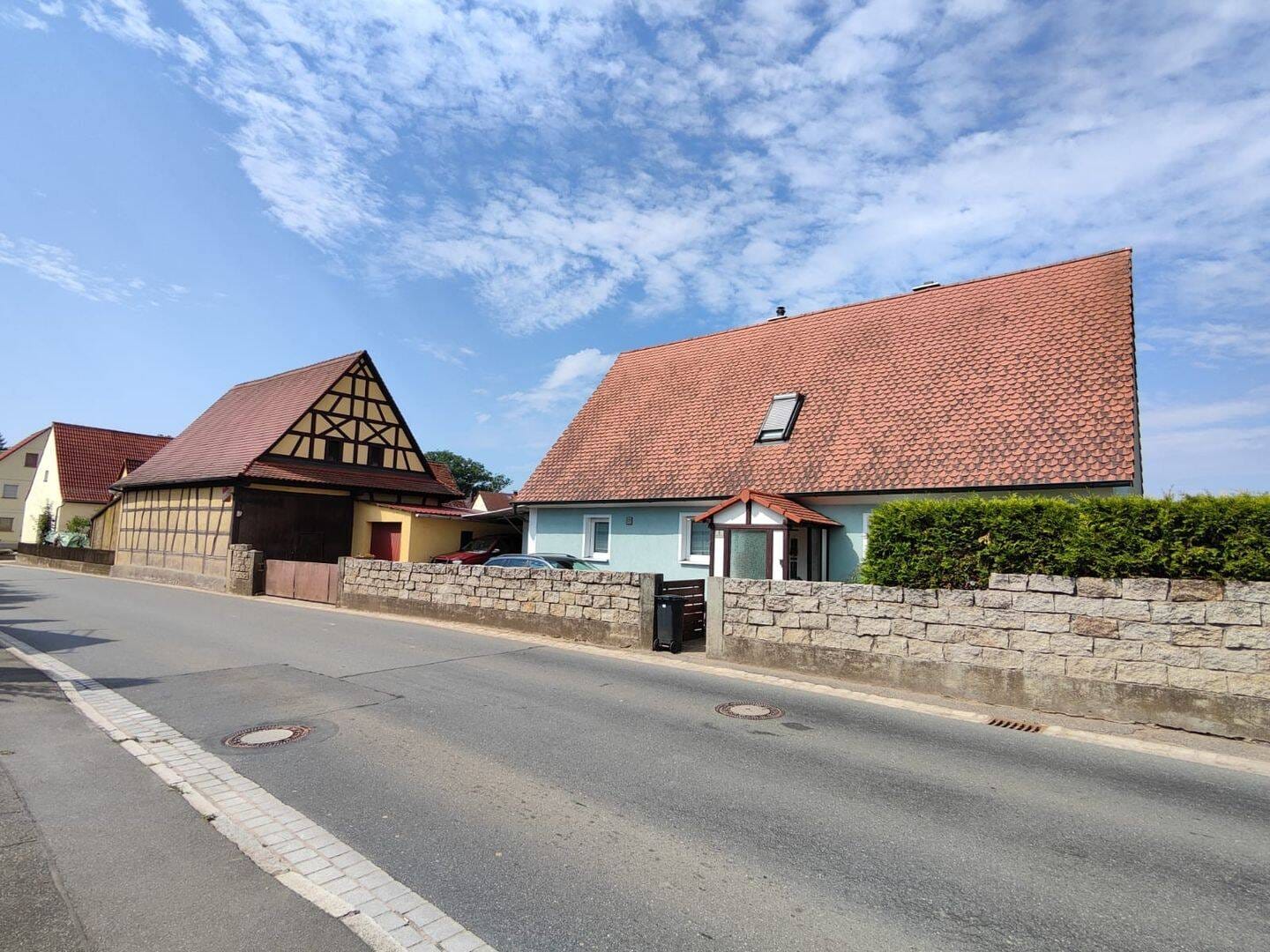 Immobilie in Pinzberg - Modernisiertes Einfamilienhaus mit Scheune, Garten & Grillkota – Pinzberg/Gosberg - Bild 0