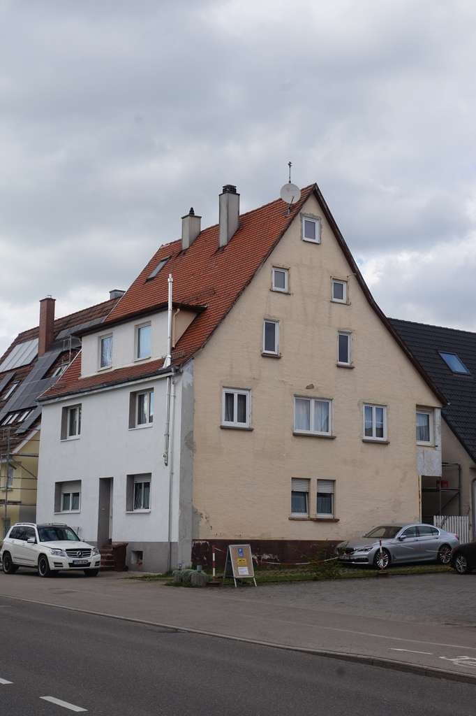 Immobilie in Trossingen - MFH -Kapitalanlage mit 3 Wohneinheiten u.  Stellplätzen - Bild 0