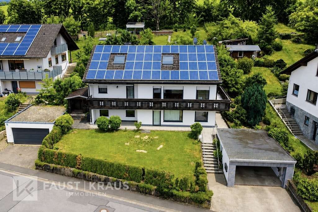 Immobilie in Hösbach - Energieeffizientes Einfamilienhaus mit Einliegerwohnung, Wärmepumpe und PV auf Erbpachtgrundstück - Bild 0