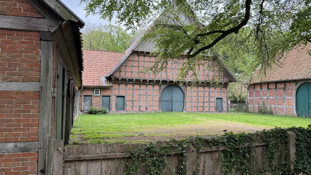 Immobilie in Gehrde - 85 ha Fachwerkhof / Gutshof mit Eigenjagd - Bild 3