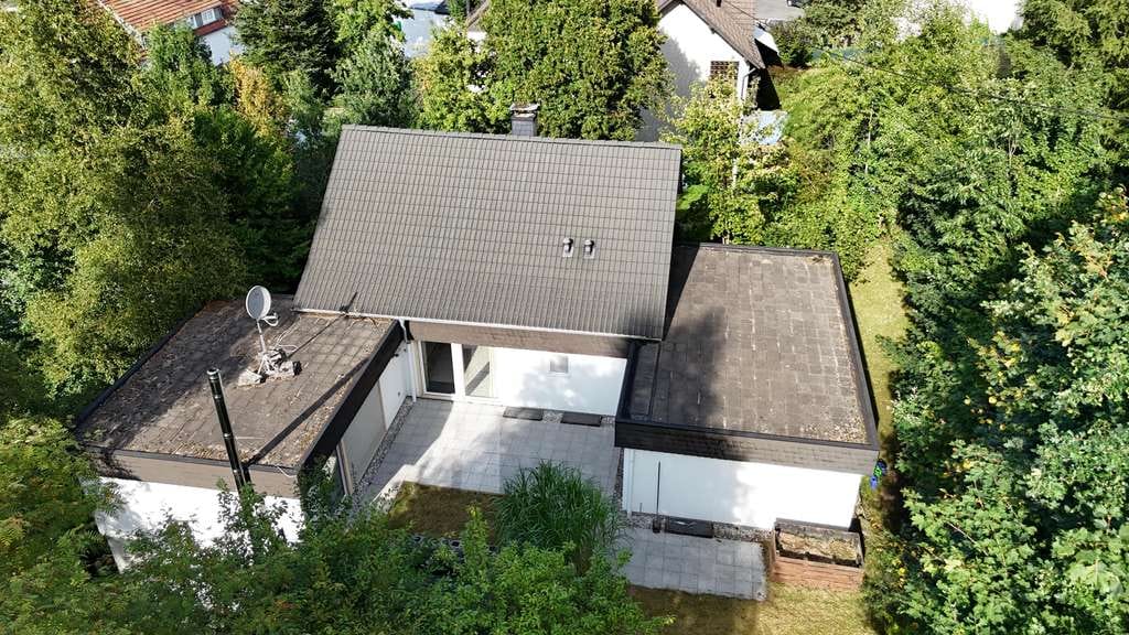 Immobilie in Bergneustadt - Charmantes Einfamilienhaus mit großzügigem Grundstück und Terrasse - Bild 0