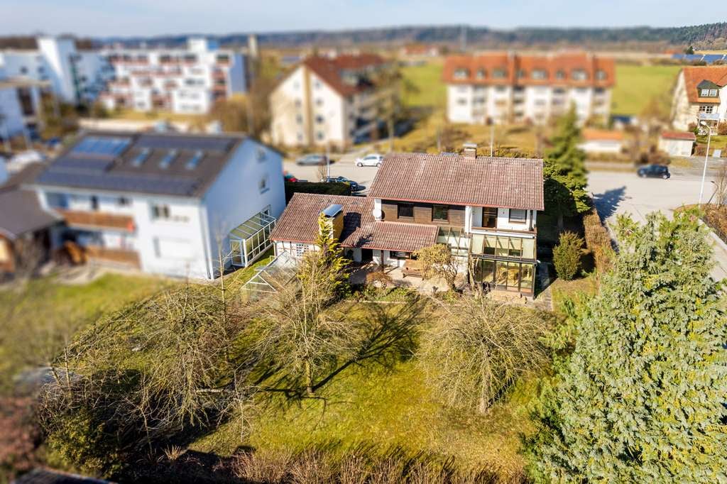 Immobilie in Erharting - Freistehendes Einfamilienhaus mit großem Garten & Wintergarten – viel Platz für die ganze Familie - Bild 3