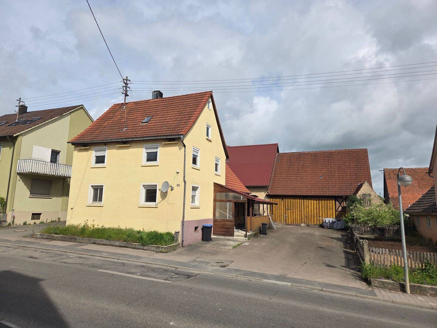 Immobilie in Wallhausen - Ländliches Anwesen mit Stall, Stadel und großem Garten - ideal für Tierhalter & Handwerker - Bild 0