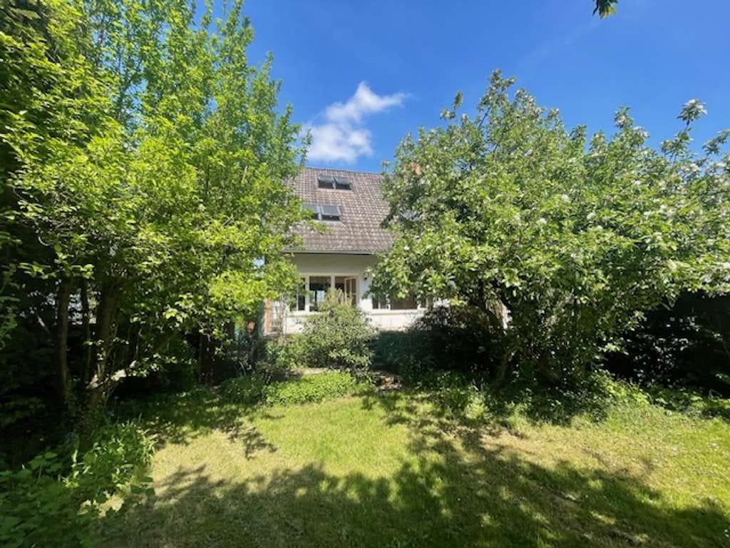 Immobilie in Wennigsen (Deister) - Familienhaus in Wennigsen - Holtensen mit grünem Garten und viel Platz ! - Bild 2