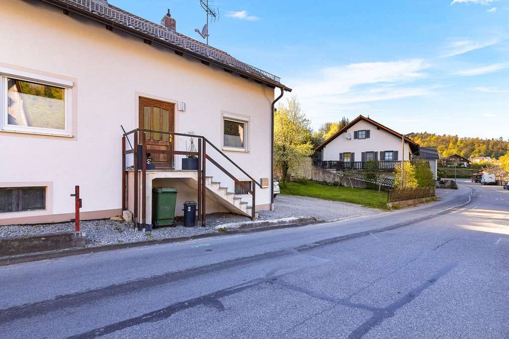 Immobilie in Bach an der Donau - Charmantes Einfamilienhaus in Bach an der Donau – umfassend saniert & sofort bezugsbereit - Bild 1