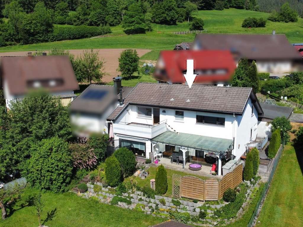 Immobilie in Baiersbronn - Großzügiges Wohnhaus in Klosterreichenbach mit zwei Garagen zu verkaufen - Bild 0