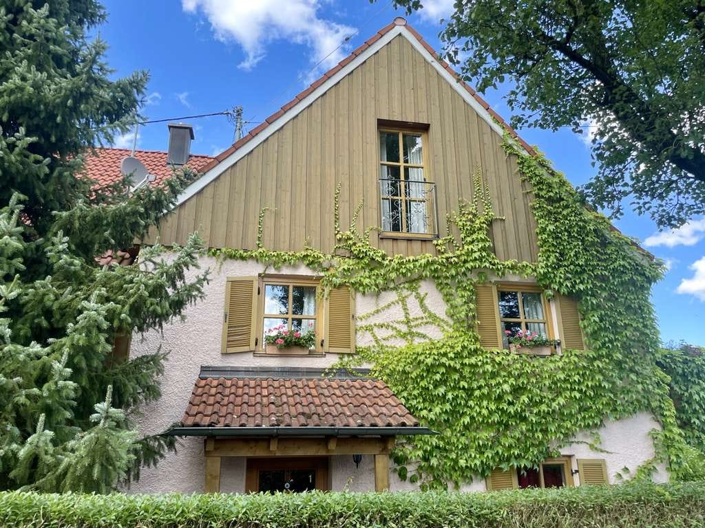 Immobilie in Bobingen - 2-Familienhaus mit Ferien-Wohnungen, DG-Ausbau vorbereitet, 3er Carport und 4 STP in Waldberg kaufen - Bild 4