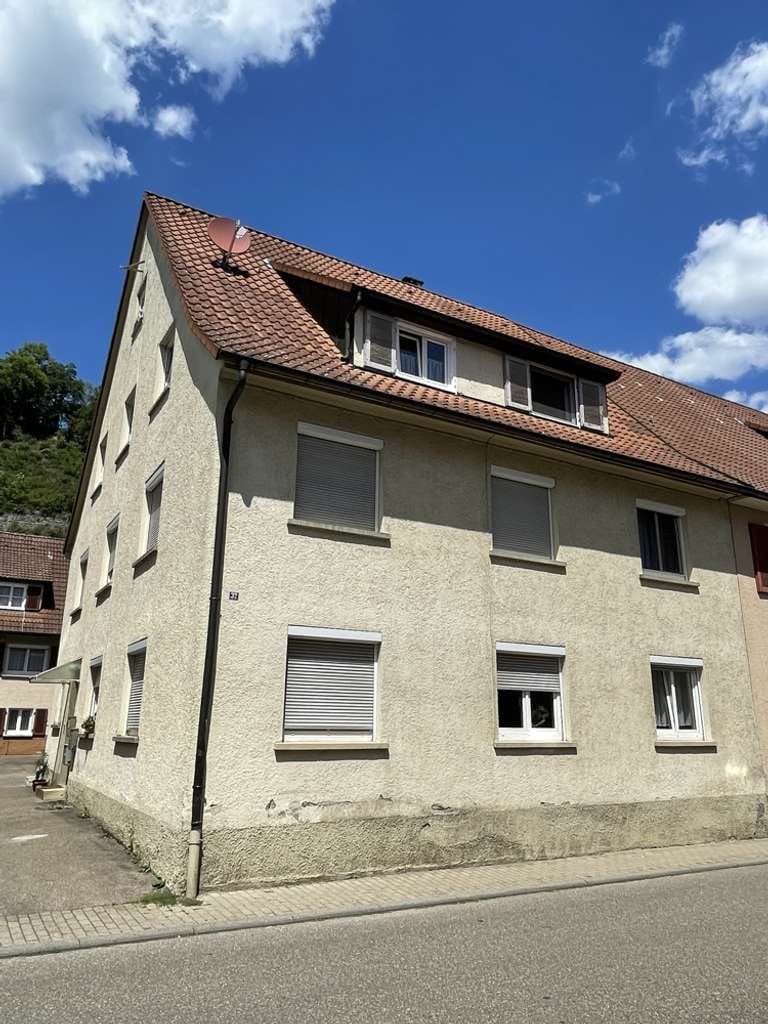 Immobilie in Sulz am Neckar - Kapitalanleger aufgepasst: Mehrfamilienhaus mit drei vermieteten Wohneinheiten in Sulz a.N. - Bild 1