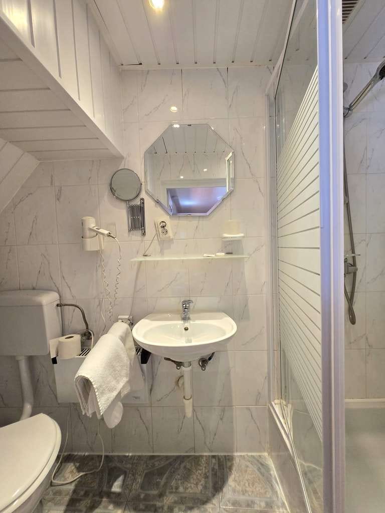 Immobilie in Bietigheim - Hotelimmobilie als Wohntraum von morgen – mit Sauna und Stellplätzen - Bild 3