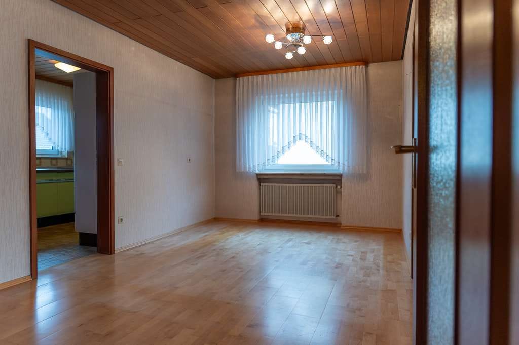 Immobilie in Kraichtal - Großzügiges Mehrgenerationen- oder Einfamilienhaus  mit Wintergarten und unvergleichbarem Ausblick - Bild 4