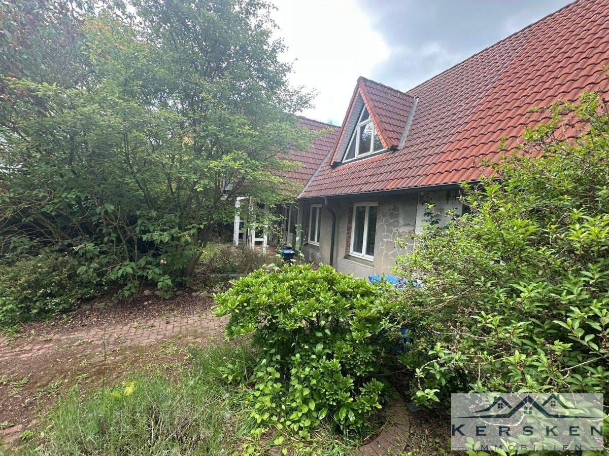 Immobilie in Emtinghausen - Sanierungsbedürftiges Zweifamilienhaus mit viel Entwicklungspotenzial in Emtinghausen zu verkaufen. - Bild 3