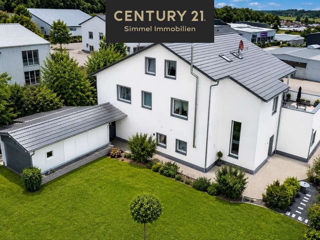 Immobilie in Brunn - Repräsentatives Einfamilienhaus mit integrierter Gewerbeeinheit und Gartenanlage mit Pool - Bild 0
